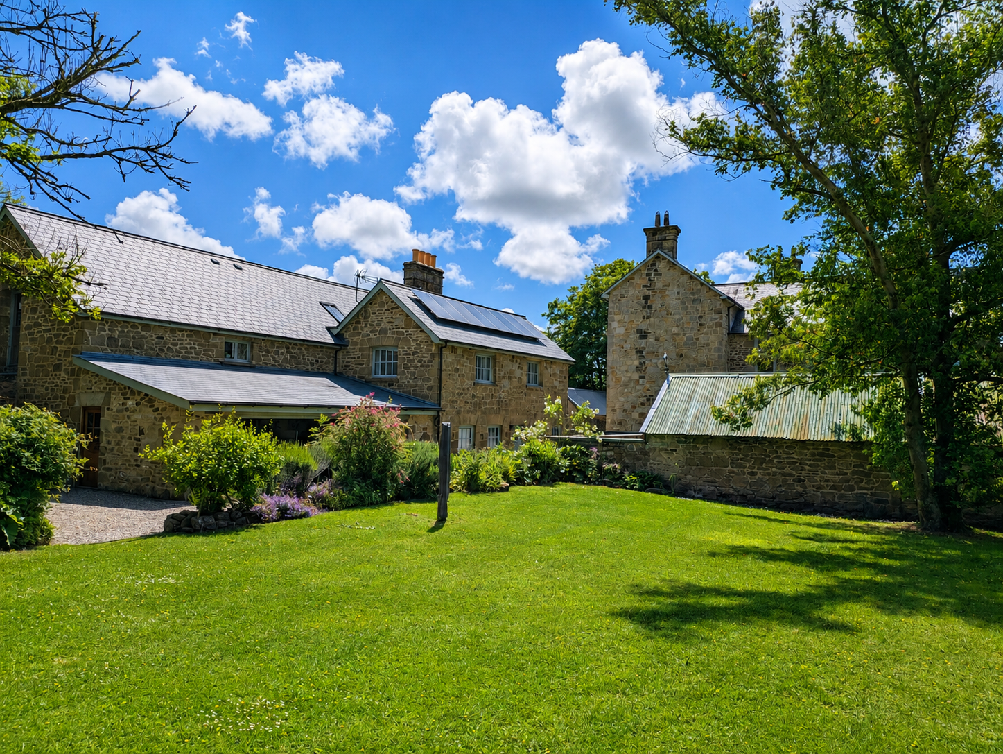 Glaneirw Coach House Aberporth lounge-dining