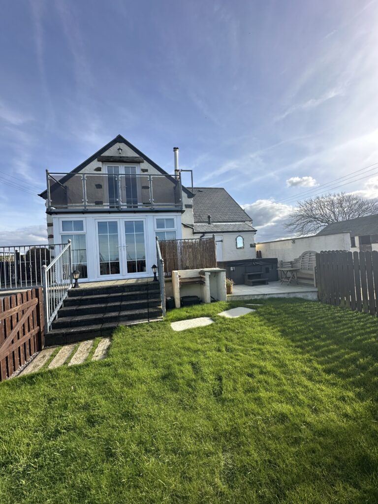 Awel y mor Holiday Cottage for 4 Mwnt