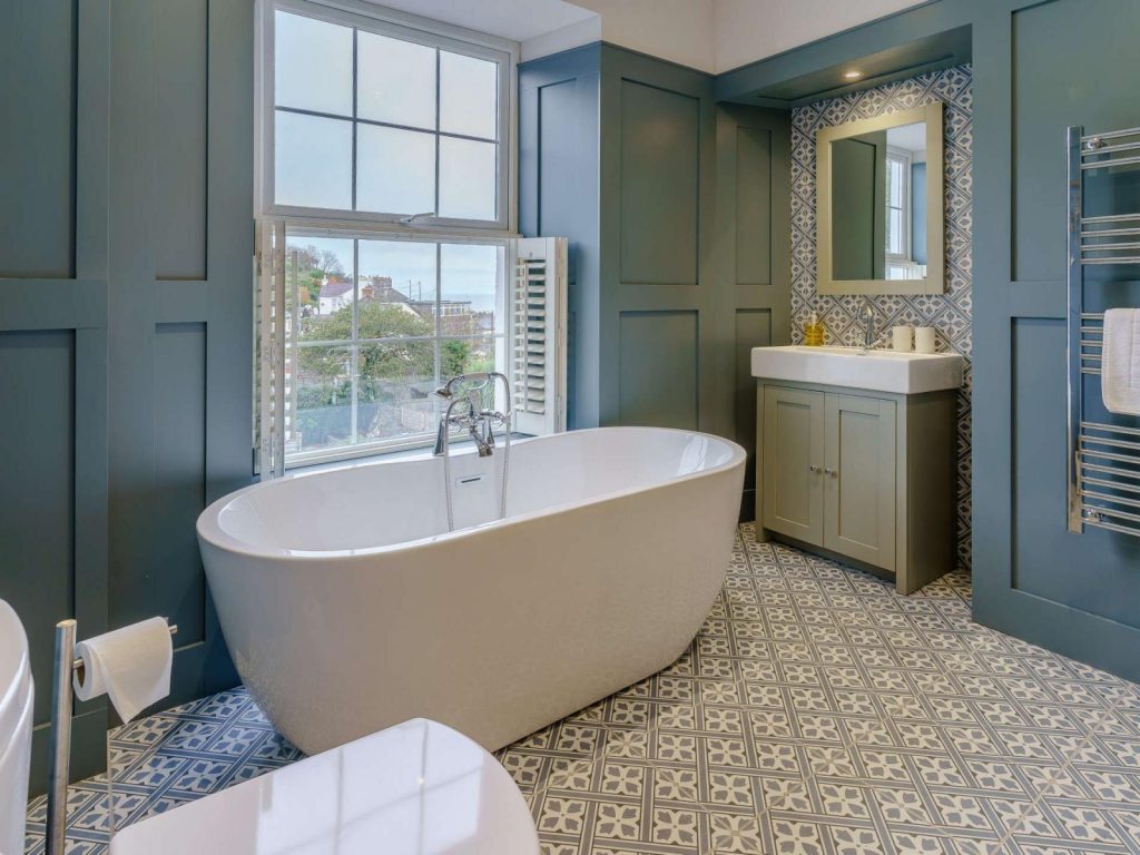 Beach Loft Family Bathroom