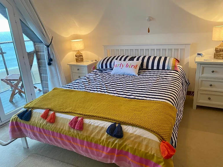 Bedroom with sea view