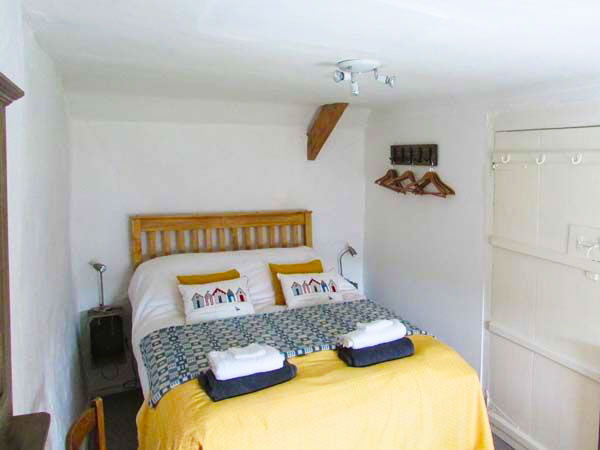 Aberporth. Self catering holiday cottages West Wales Fern Cottage Aberporth