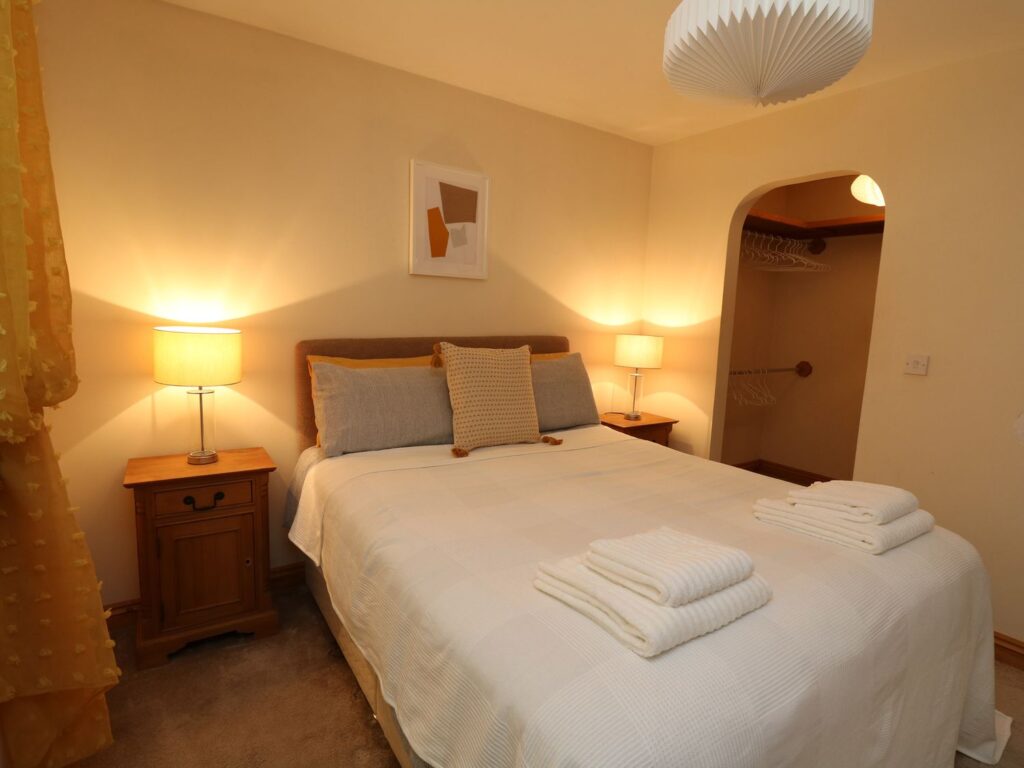 Cwmberwyn Holiday Cottage Tresaith en-suite bedroom Cwmberwyn Tresaith en-suite bedroom