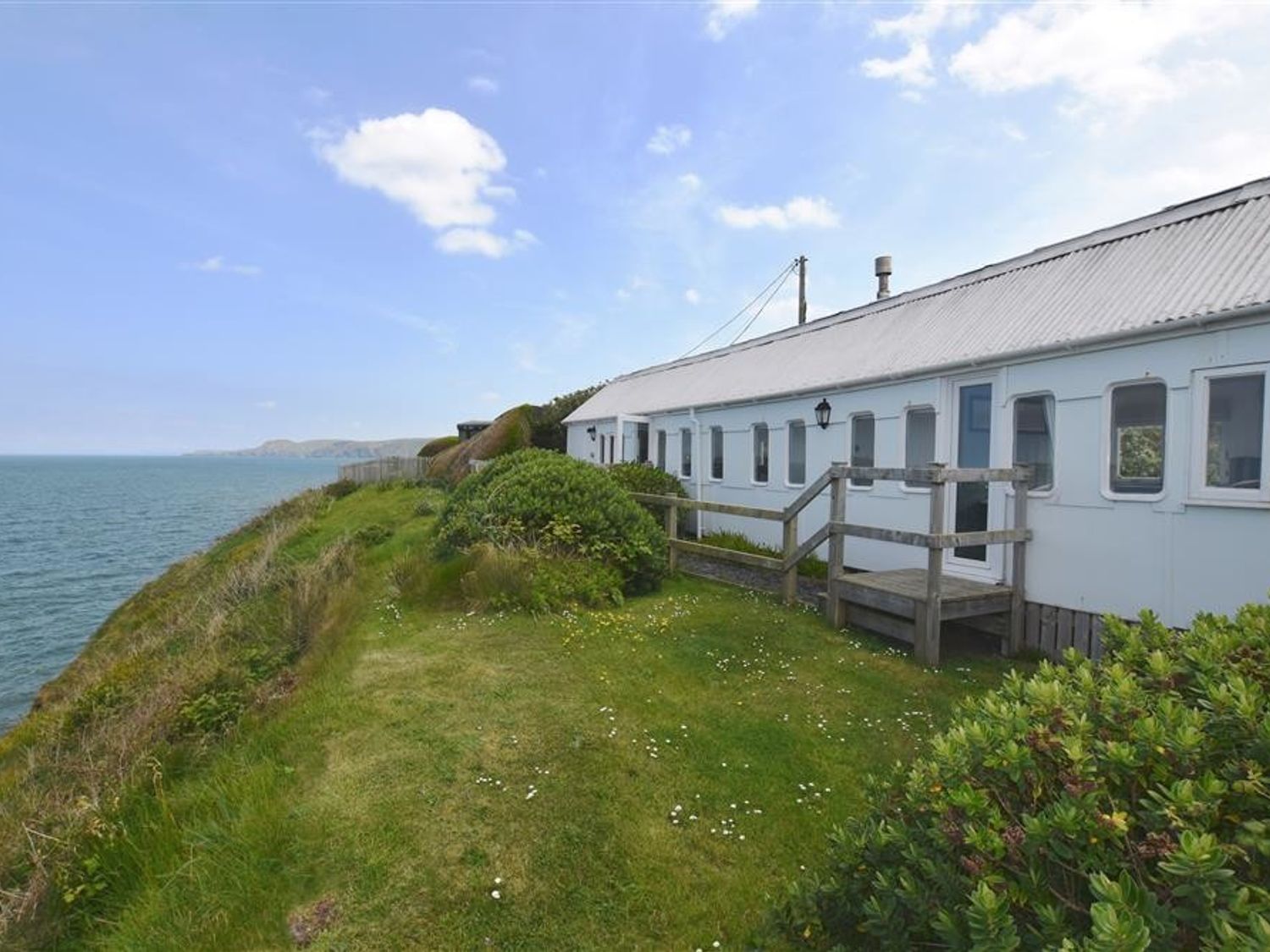 Clifftop Railway Carriage Aberporth