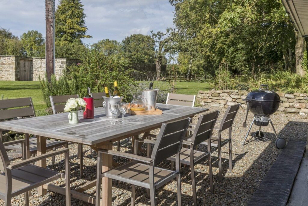 Glaneirw Coach House garden dining