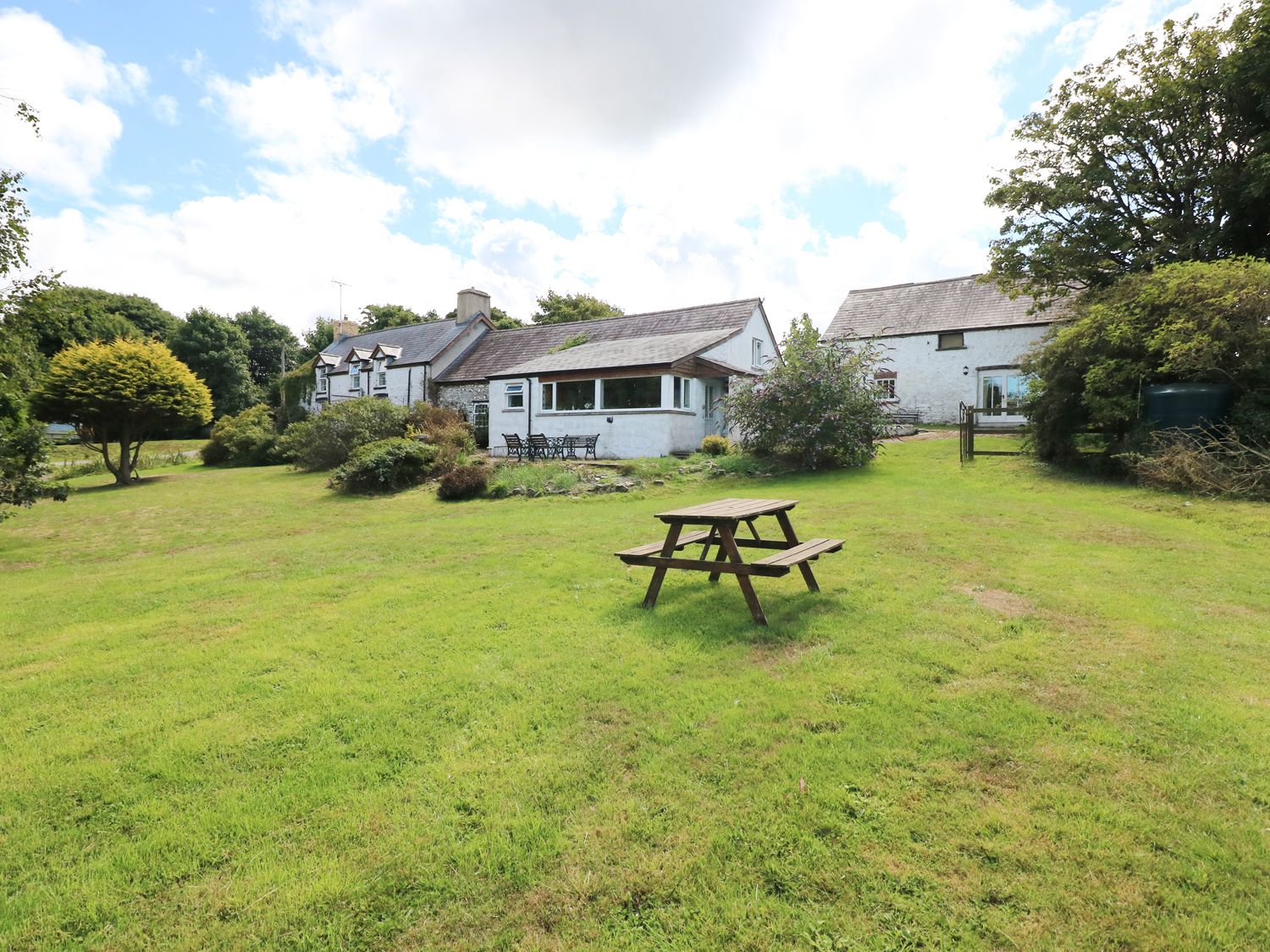 Morfa Isaf Farm Cottages