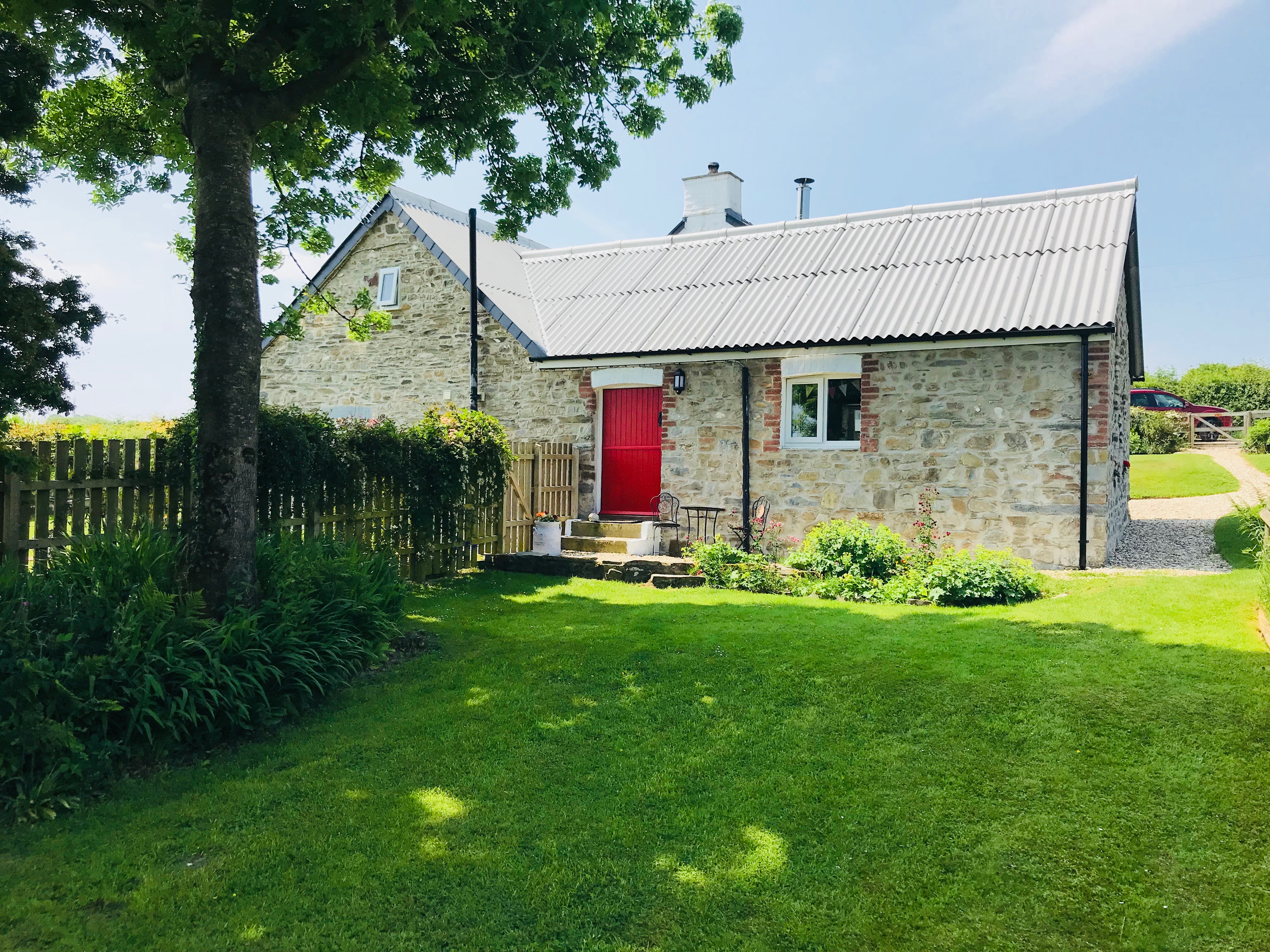 Ysgubor Hen Holiday Cottage