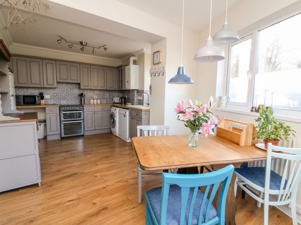 St Dogmaels Holiday Cottage Kitchen