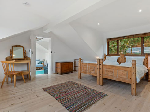 Twin bedroom near Poppit Sands