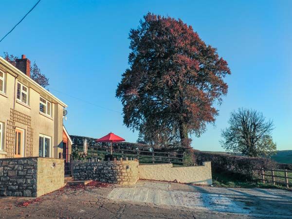 Five bedroom holiday cottage Lampeter