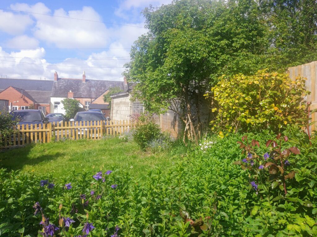 Garden and private parking