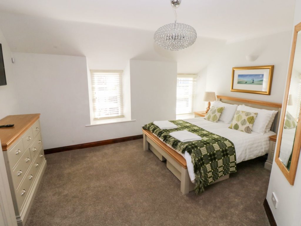 Ty Morlais Newport Pembs self catering holiday - bedroom Ty Morlais Newport Pembs self catering holiday - bedroom