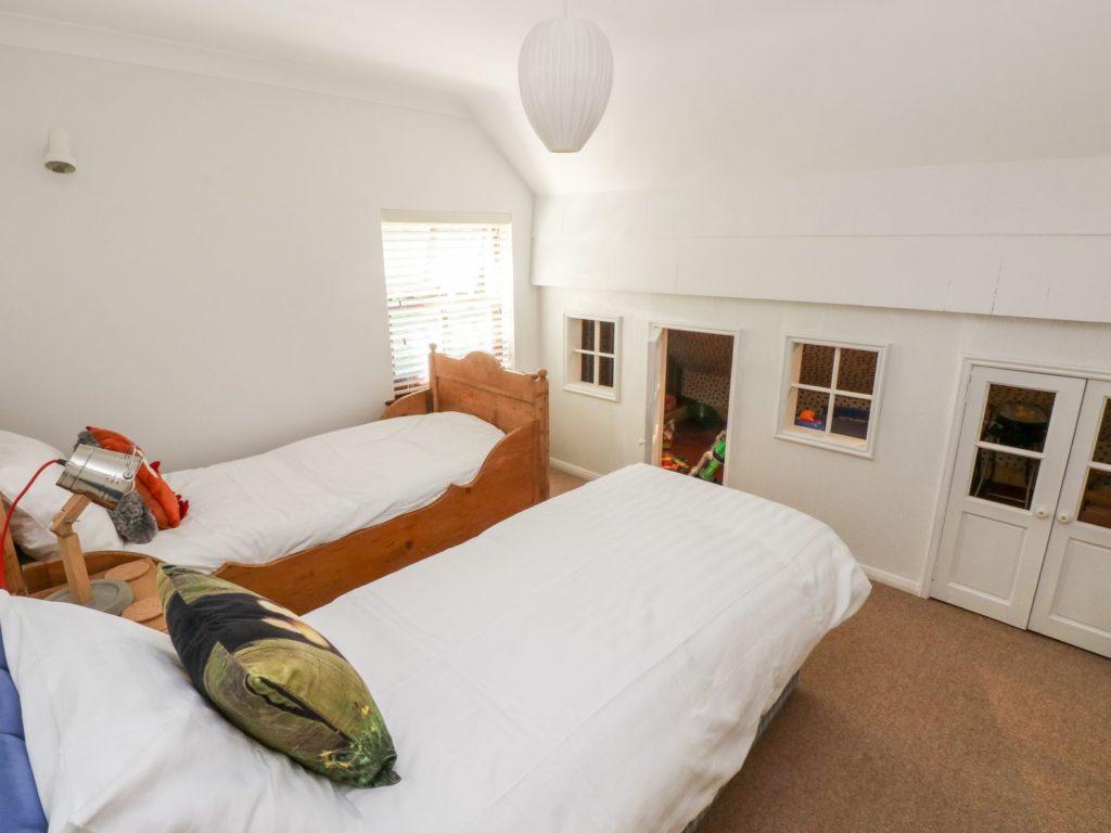 Ty Morlais Newport Pembs self catering holiday - children's bedroom